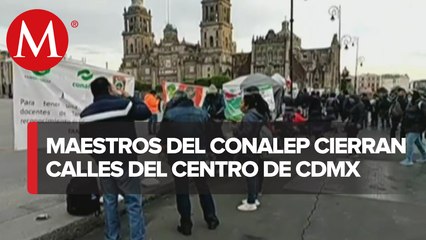 Protestan docentes en Plaza de la Constitución