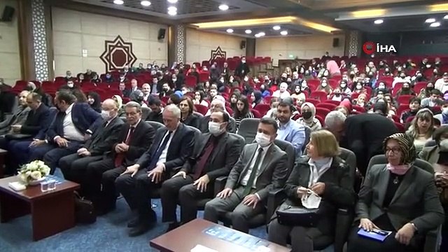 Ünlü Yazar Tarık Buğra'nın konu edildiği panele katılan eşi yazar Hatice Buğra yaptığı konuşmasında duygusal anlar yaşadı