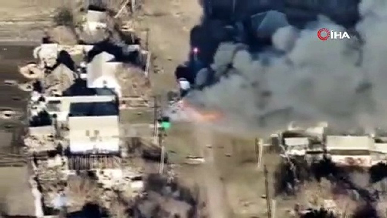 Ukrayna ordusu, Rus askerlerine mühimmat taşıyan aracı vurdu