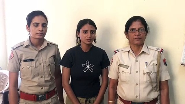 पीछा छोड़ने के लिए मांग रही थी बीस लाख रुपए, हनीट्रेप में गिरफ्तार