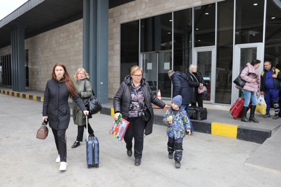 Son dakika gündem: Ukrayna'daki savaş mağdurları Türkiye'ye gelmeye devam ediyor
