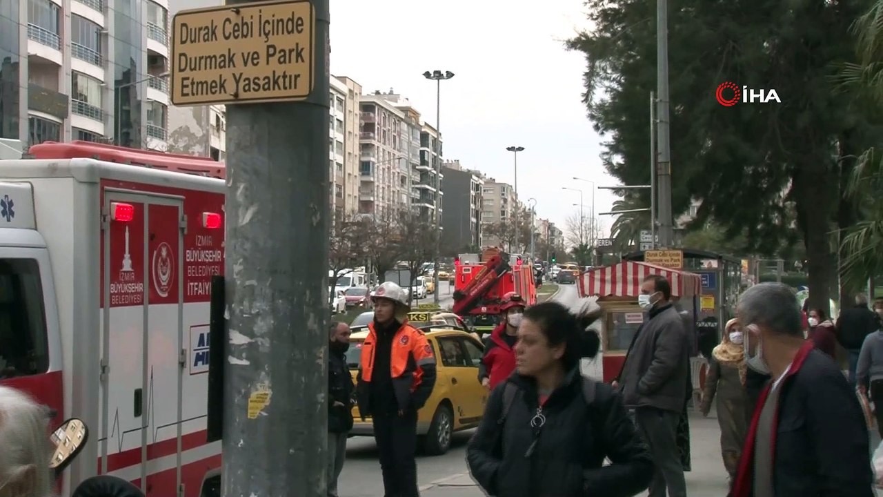 İzmir Park AVM'de panik: Dumanlar yükselmeye başladı