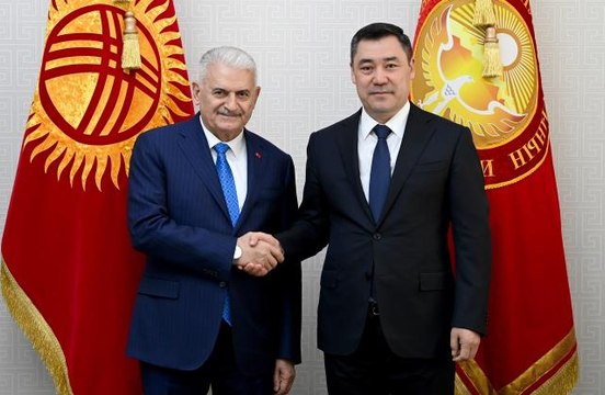 Kırgızistan Cumhurbaşkanı Caparov, Türk Devletleri Teşkilatı Aksakallar Konseyi Başkanı Yıldırım'ı kabul etti