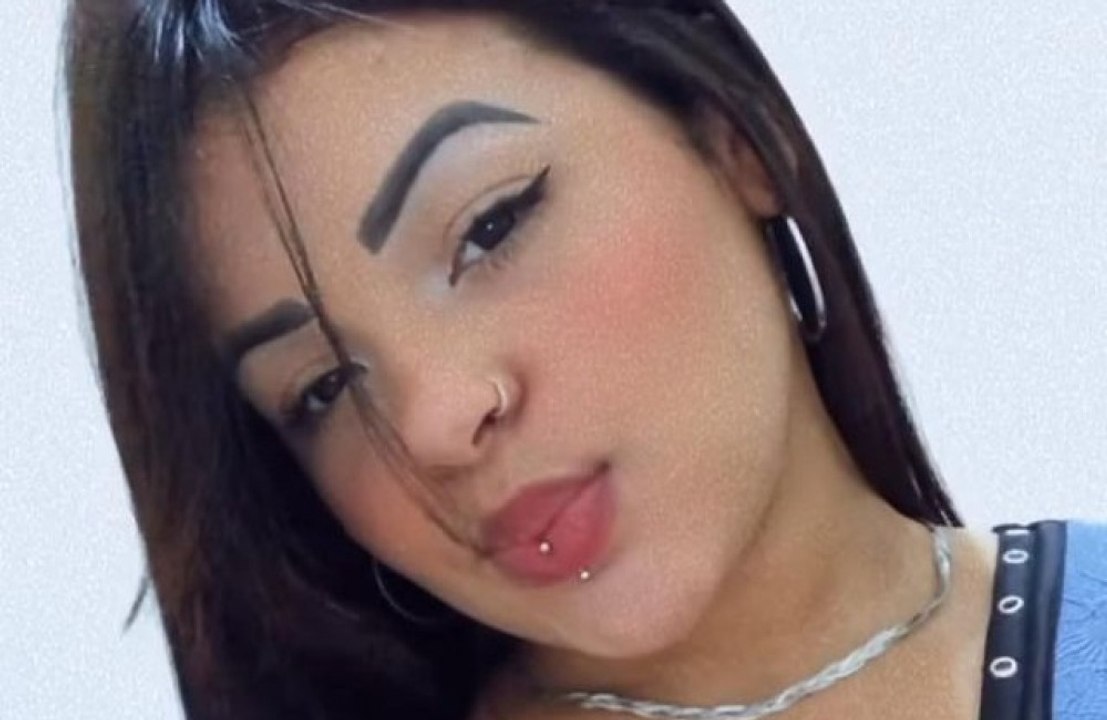 Blogueira é morta a tiros em frente a casa de s...