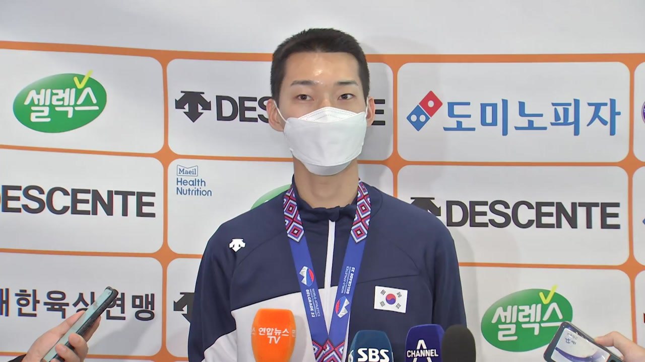 높이뛰기 우상혁 금의환향..."2024 파리올림픽 금메달 도전" / YTN