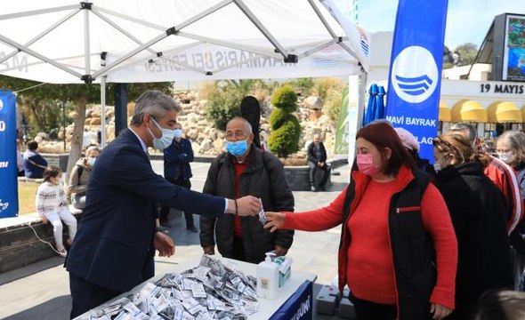 Marmaris Belediyesi su tüketimine dikkati çekmek için perlatör dağıttı
