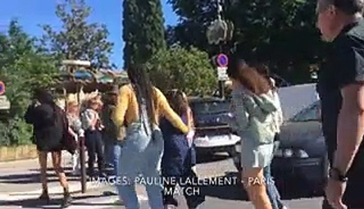 A l'Isle-sur-la-Sorgue, dimanche au marché pour les filles Obama