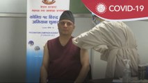 Vaksin COVID-19 | Ribuan petugas kesihatan Nepal mula terima vaksin