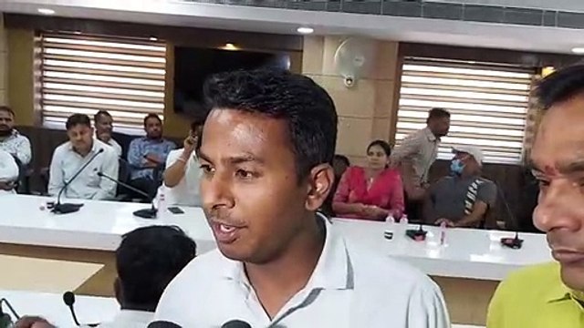 ग्रेटर में विवाद... उपायुक्त पर अभद्रता के आरोप, भाजपा—कांग्रेस पार्षदों ने दिया धरना