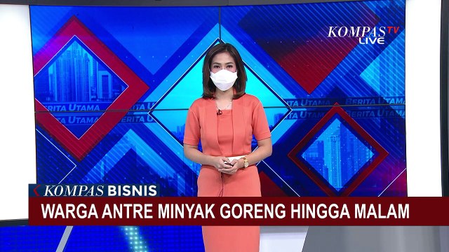 Warga Rela Antre Hingga Malam Demi Dapatkan Minyak Goreng Curah