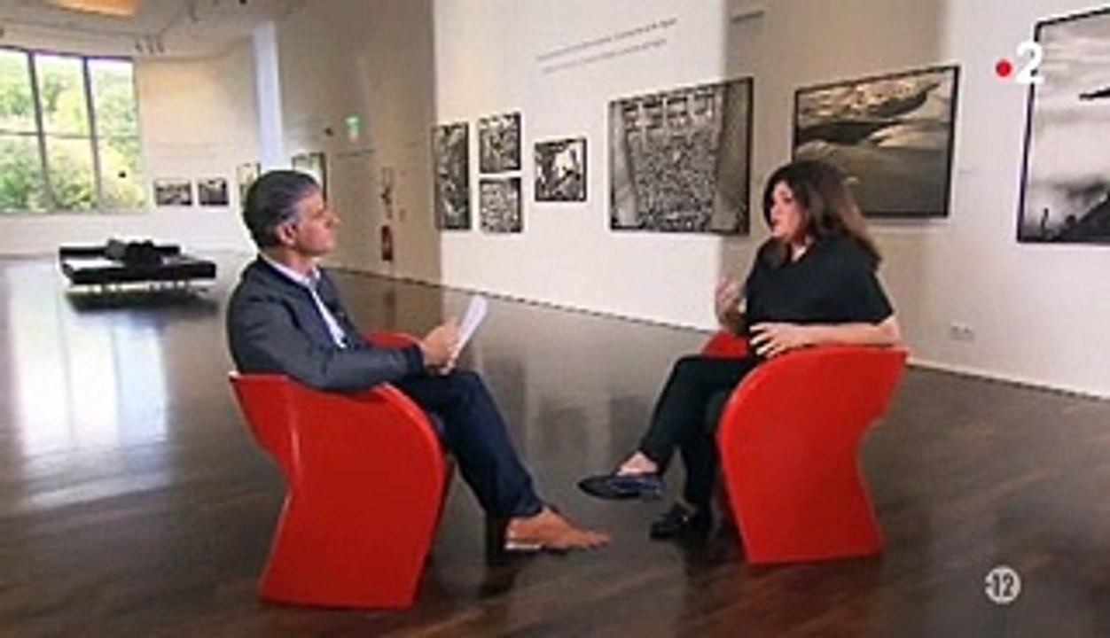 Très émue, Raquel Garrido raconte les drames de sa famille sous la dictature au Chili