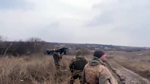 Real footage of actual use of fgm-148 javelin anti-tank guided missile by the Ukrainian army against Russian tanks