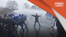 Tunjuk perasaan | Polis guna meriam air surai protes