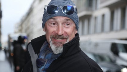 GALA VIDEO - Vincent Lagaf hospitalisé : l’animateur la jambe dans le plâtre après un accident de moto