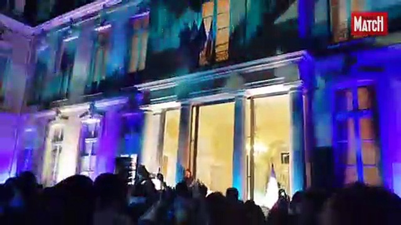 Vidéo : Emmanuel et Brigitte Macron transforment l'Elysée en boîte de nuit