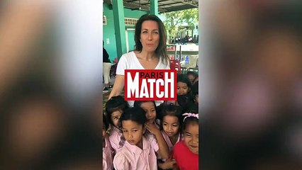 Anne-Claire Coudray à l’école des filles au Cambodge