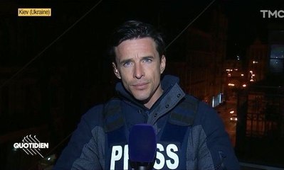"La tête impactée par un éclat"... En duplex depuis l'Ukraine, le journaliste star de TF1 François-Xavier Ménage s'effondre !