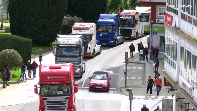 ¿Por qué los transportistas continúan con su lucha en España a pesar de la ayuda consensuada?