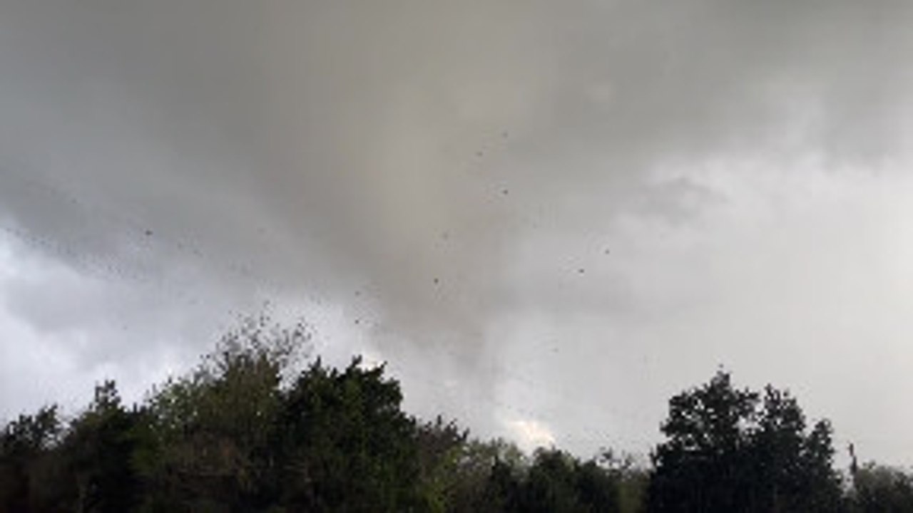 Tornado Filmed Passing Home in Elgin, TX video Dailymotion
