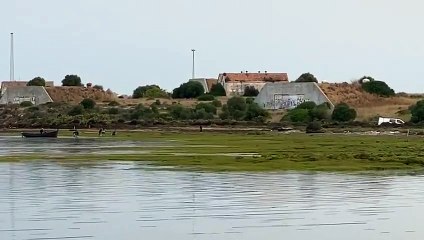Alijando a plena luz del día, en el saco de la Bahía de Cádiz.