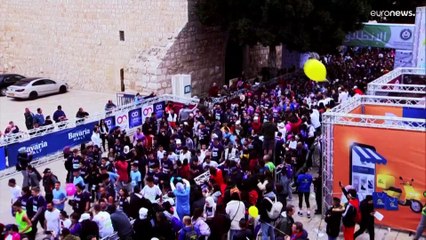 شاهد: مشاركة فلسطينية ودولية في ماراثون فلسطين الدولي الثامن