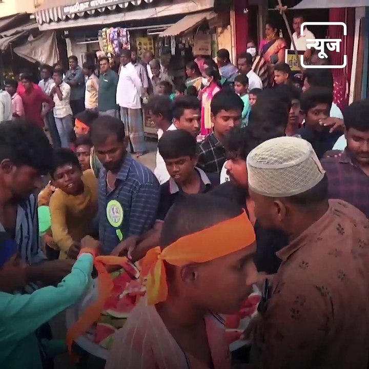 Humanitarian Act - SIvagangai Muslims Serves Fruits And Juices To Hindu Devotees During Temple Festival
