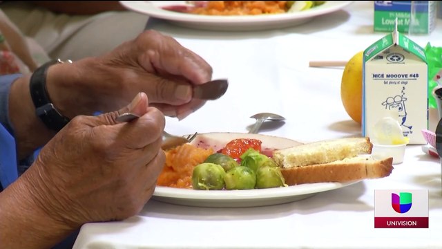 Una mujer de la tercera edad está a punto de quedarse sin casa después de recibir una orden de desalojo.