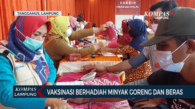 Vaksinasi Massal Berhadiah Minyak Goreng dan Beras