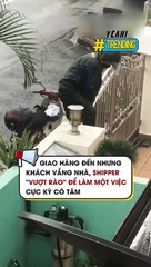 Giao hàng đến nhưng khách không ở nhà, shipper 'vượt rào' để làm một việc cực kỳ có tâm