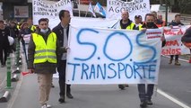 Sindicatos y asociaciones de consumidores se suman a una huelga de transportes que va camino de colapsar el país