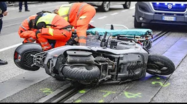 Tragedia lungo la Treviso mare: con lo scooter contro un'auto, muore un 47enne