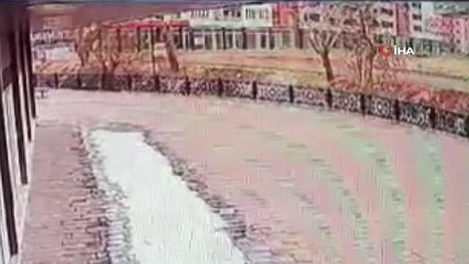 Kontrolden çıkan araç Ceyhan nehrine böyle uçtu: 1 ölü, 2 yaralı