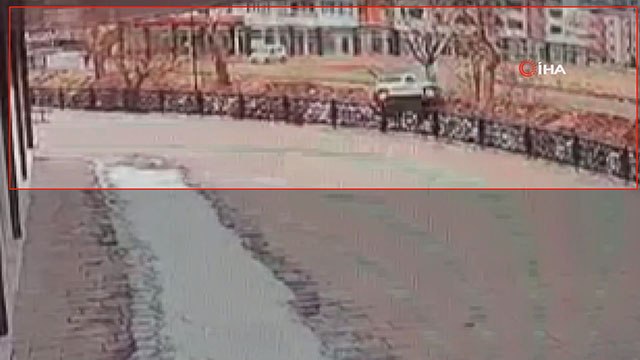 Kontrolden çıkan araç Ceyhan nehrine böyle uçtu