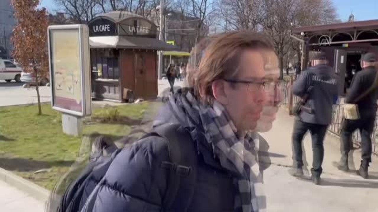 Ukrayna'nın Lviv kentinde sirenleri duyan halk 400 yıllık sığınağa koşuyor