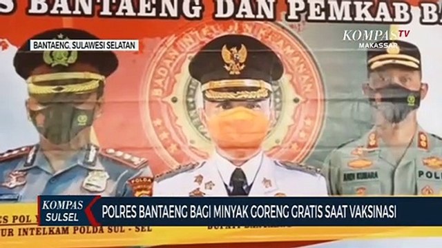 Polres Bantaeng Bagi Minyak Goreng Gratis Saat Vaksinasi