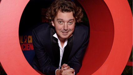 VOICI : C à vous : qui est Alex Vizorek, le remplaçant de Bertrand Chameroy ?