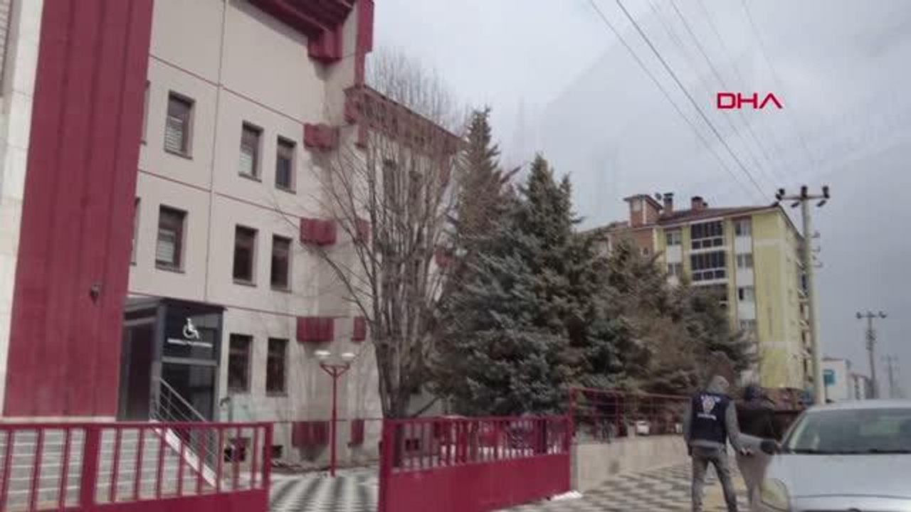 CEZAEVİNDEN İZİNLİ ÇIKAN HÜKÜMLÜ, UYUŞTURUCU SATARKEN YAKALANDI