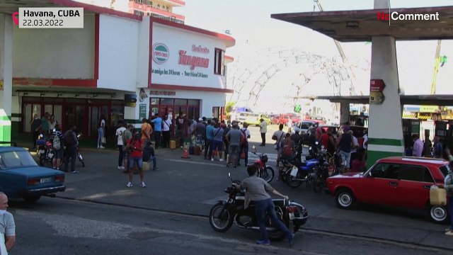 Long queues for petrol in Cuba