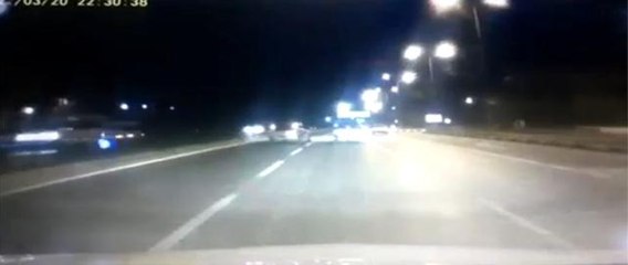 Son dakika haberleri | Bir anda kontrolden çıkıp çarptığı diğer aracı yoldan çıkardı, arkasına bile bakmadan kaçtı... O anlar kamerada