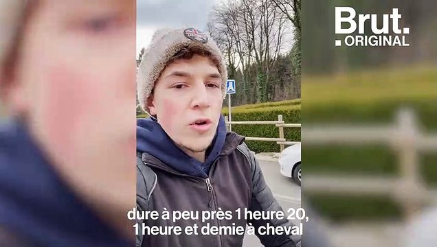 Il va au travail à cheval pour réduire sa facture de carburant