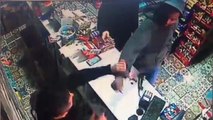 Sigara vermeyen market çalışanına saldırı kamerada