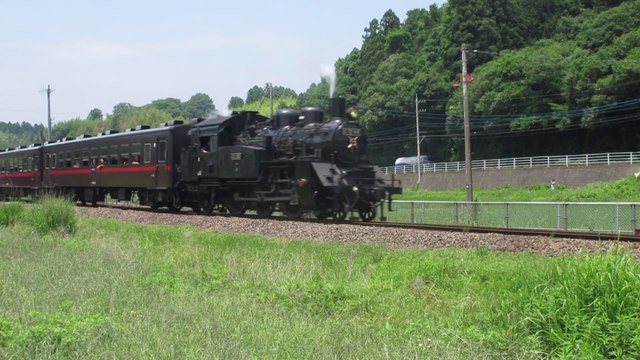 Japanese steam locomotive C12-66 with the SL Mooka train in Sasaharada / C12形蒸気機関車66号牽引による「SLもおか」