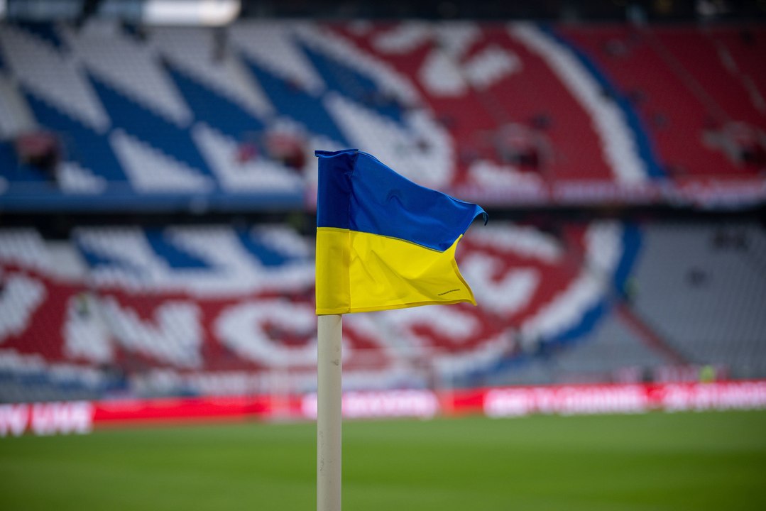 Nur Symbole? Was der Fußball für die Ukraine tut - und wo Luft nach oben ist