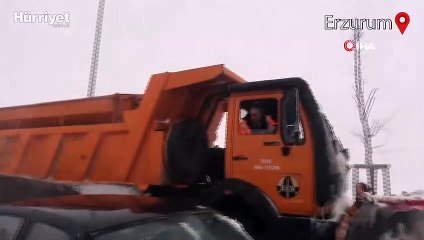 Erzurum’da zincirleme trafik kazası; 5 araç birbirine girdi