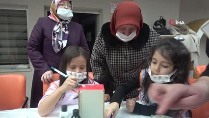 Bilecik'te Yaşlılar Haftası nedeniyle dedeler ve nineler torunlarınla doyasıya eğlendi