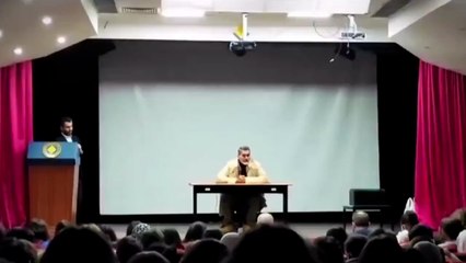 Okul etkinliklerinde konuşana bak!