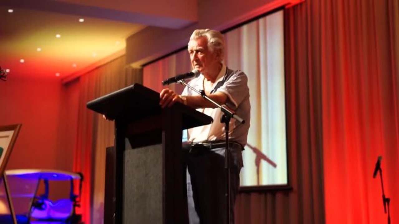 Bob Hawke sings Waltzing Matilda at the Jack Newton Celebrity Classic 2017