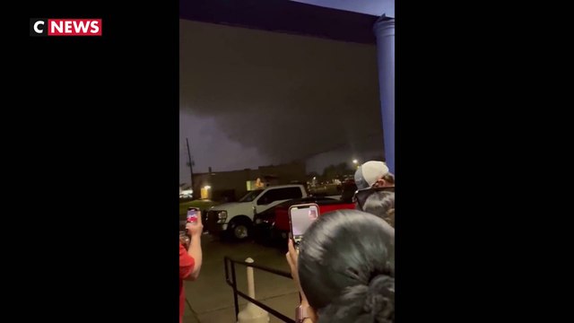 Etats-Unis : les images impressionnantes de la tornade qui a frappé la Louisiane