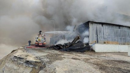 Son dakika haberi: Karabük'te oto yedek parça deposunda yangın (1)