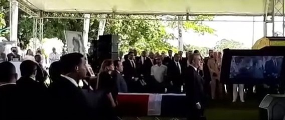 Presidente Abinader encabeza guardia de honor ante féretro de doña Rosa  Gómez